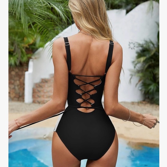 Chic Black and White Women's One-Piece Swimsuit - Picture 3 of 9